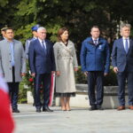 27.09.2022. Kielce. 83. rocznica powstania Polskiego Państwa Podziemnego. Na zdjęciu (od lewej): Adrian Ścipiór - dyrektor Wojewódzkiego Domu Kultury w Kielcach, Andrzej Bętkowski - marszałek województwa świętokrzyskiego, Katarzyna Nowacka - świętokrzyski wicekurator oświaty, Cezary Majcher - członek zarządu powiatu kieleckiego i Krzysztof Słoń - senator PiS / Fot. Wiktor Taszłow - Radio Kielce