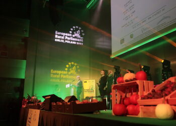Uczestnicy Europejskiego Parlamentu Wiejskiego o polskiej i europejskiej wsi. Co mówią? - Radio Kielce