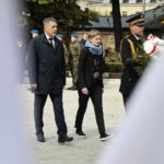 27.09.2022. Kielce. 83. rocznica powstania Polskiego Państwa Podziemnego. Na zdjęciu (w środku): Jarosław Karyś - przewodniczący Rady Miasta Kielce i Agata Wojda - zastępca prezydenta Kielc / Fot. Wiktor Taszłow - Radio Kielce