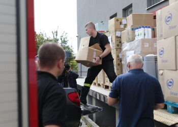 13.09.2022. Kielce. Wojewoda przekazał kolejną transzę pomocy dla OSP, w których zakwaterowani są obywatele Ukrainy / Fot. Wiktor Taszłow - Radio Kielce