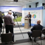 14.09.2022. WFOŚiGW. Konferencja ws. dodatkowego naboru do ogólnopolskiego programu gospodarki wodno-ściekowej. Na zdjęciu: Ryszard Gliwiński - prezes Wojewódzkiego Funduszu Ochrony Środowiska i Gospodarki Wodnej w Kielcach / Fot. Wiktor Taszłow – Radio Kielce