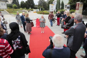 14.09.2022. Kielce, plac Artystów. Wystawa rzeźb. / Fot. Wiktor Taszłow - Radio Kielce