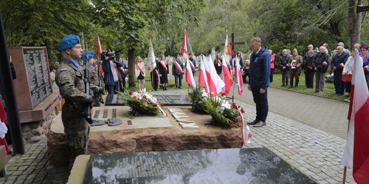 16.09.2022. Kielce. Obchody 83. rocznicy sowieckiej agresji na Polskę. Na zdjęciu (z prawej): Mirosław Gębski - starosta kielecki / Fot. Wiktor Taszłow - Radio Kielce