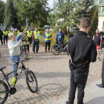 Rowerem na Święty Krzyż. Biskup pojechał z pielgrzymami - Radio Kielce