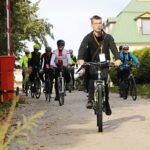 Rowerem na Święty Krzyż. Biskup pojechał z pielgrzymami - Radio Kielce