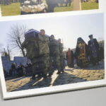 17.09.2022. Kielce, „Galeria u Strasza". Wystawa „Oblicza wojny" prezentująca zdjęcia, których autorką jest Adriana Dovha. / Fot. Wiktor Taszłow - Radio Kielce