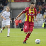 18.09.2022. Kielce. 10. kolejka PKO Ekstraklasy: Korona Kielce - Górnik Zabrze. Na zdjęciu (z prawej): Bartosz Śpiączka / Fot. Wiktor Taszłow – Radio Kielce