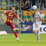 18.09.2022. Kielce. 10. kolejka PKO Ekstraklasy: Korona Kielce - Górnik Zabrze. Na zdjęciu (z lewej): Adrian Danek / Fot. Wiktor Taszłow – Radio Kielce