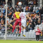 18.09.2022. Kielce. 10. kolejka PKO Ekstraklasy: Korona Kielce - Górnik Zabrze. Na zdjęciu (z lewej): Bartosz Śpiączka / Fot. Wiktor Taszłow – Radio Kielce