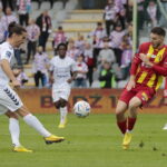 18.09.2022. Kielce. 10. kolejka PKO Ekstraklasy: Korona Kielce - Górnik Zabrze. Na zdjęciu (z lewej): Jakub Łukowski / Fot. Wiktor Taszłow – Radio Kielce