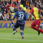 18.09.2022. Kielce. 10. kolejka PKO Ekstraklasy: Korona Kielce - Górnik Zabrze. Na zdjęciu (z prawej): Bartosz Śpiączka / Fot. Wiktor Taszłow – Radio Kielce