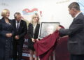 02.09.2022. Kielce. Otwarcie II Herling-Grudziński Festiwal i nadanie imienia Jerzego Pilcha Miejskiej Bibliotece Publicznej. Na zdjęciu (od lewej): Renata Janik – wicemarszałek, Zbigniew Koniusz – wojewoda świętokrzyski, Kinga Strzelecka-Pilch, Jarosław Karyś - przewodniczący kieleckiej rady miasta