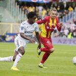 18.09.2022. Kielce. 10. kolejka PKO Ekstraklasy: Korona Kielce - Górnik Zabrze. Na zdjęciu (z prawej): Łukasz Sierpina / Fot. Wiktor Taszłow – Radio Kielce