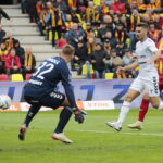 18.09.2022. Kielce. 10. kolejka PKO Ekstraklasy: Korona Kielce - Górnik Zabrze. Na zdjęciu (z prawej): Jacek Podgórki / Fot. Wiktor Taszłow – Radio Kielce