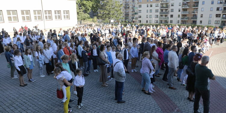 01.09.2022. Kielce. Inauguracja nowego roku szkolnego w Szkole Podstawowej nr 13 / Fot. Wiktor Taszłow - Radio Kielce