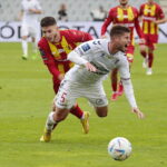 18.09.2022. Kielce. 10. kolejka PKO Ekstraklasy: Korona Kielce - Górnik Zabrze. Na zdjęciu (z lewej): Jakub Łukowski / Fot. Wiktor Taszłow – Radio Kielce