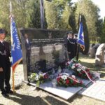 01.09.2022. Szałas. Powiatowe uroczystości 83. rocznicy napaści Niemiec na Polskę. Na zdjęciu (po prawej); Wojciech Ślefarski - wójt zagnańska / Fot. Wiktor Taszłow - Radio Kielce