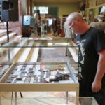 01.09.2022. Kielce, WDK. Wystawa „Okruchy Historii". / Fot. Wiktor Taszłow - Radio Kielce.