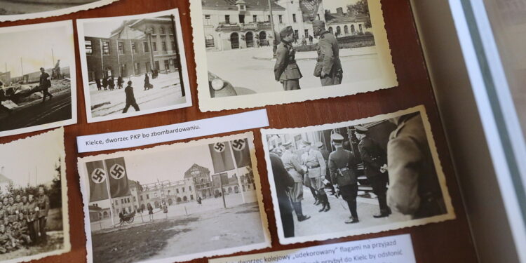 01.09.2022. Kielce, WDK. Wystawa „Okruchy Historii". / Fot. Wiktor Taszłow - Radio Kielce.