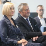 02.09.2022. Kielce. Otwarcie II Herling-Grudziński Festiwal i nadanie imienia Jerzego Pilcha Miejskiej Bibliotece Publicznej. Na zdjęciu (od lewej): Renata Janik – wicemarszałek, Zbigniew Koniusz – wojewoda świętokrzyski