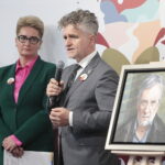 02.09.2022. Kielce. Otwarcie II Herling-Grudziński Festiwal i nadanie imienia Jerzego Pilcha Miejskiej Bibliotece Publicznej. Na zdjęciu (od lewej): Anna Żmudzińska – dyrektor Miejskiej Biblioteki Publicznej w Kielcach, Krzysztof Słoń - senator