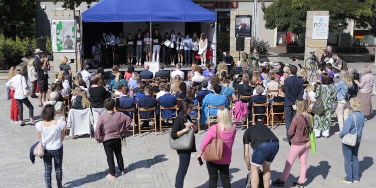 03.09.2022. Kielce. Plac Artystów. Narodowe czytanie