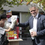 03.09.2022. Kielce. Festyn profilaktyczny Świętokrzyskigo Klubu Abstynenta „Raj”. Na zdjęciu senator Krzysztof Słoń / Fot. Wiktor Taszłow - Radio Kielce