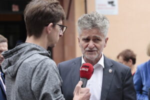 03.09.2022. Kielce. Festyn Rodzinny Uroczyska. Na zdjęciu (od lewej): Michał Kita - Radio Kielce i Krzysztof Słoń - senator PiS / fot. Wiktor Taszłow - Radio Kielce