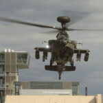 Kielce. 30. Międzynarodowy Salonu Przemysłu Obronnego w Kielcach. Śmigłowiec szturmowy Boeing AH-64 Apache / Fot. Wiktor Taszłow - Radio Kielce