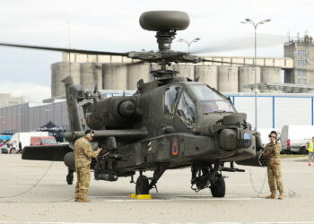 Kielce. 30. Międzynarodowy Salonu Przemysłu Obronnego w Kielcach. Śmigłowiec szturmowy Boeing AH-64 Apache / Fot. Wiktor Taszłow - Radio Kielce