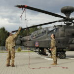 Kielce. 30. Międzynarodowy Salonu Przemysłu Obronnego w Kielcach. Śmigłowiec szturmowy Boeing AH-64 Apache / Fot. Wiktor Taszłow - Radio Kielce