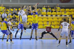 03.09.2022. Kielce. Mecz Łomża Industria Kielce - Piotrkowianin Piotrków Trybunalski / Fot. Wiktor Taszłow - Radio Kielce