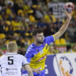 03.09.2022. Kielce. Mecz Łomża Industria Kielce - Piotrkowianin Piotrków Trybunalski. Na zdjęciu: Nedim Remili / Fot. Wiktor Taszłow - Radio Kielce