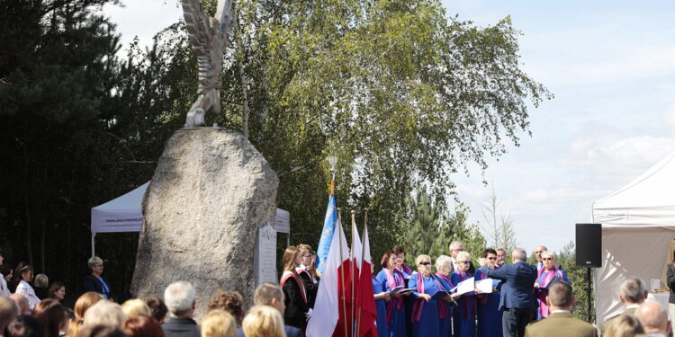 04.09.2022. Polichno. 90. rocznica utworzenia Szkoły Szybowcowej w Polichnie oraz 30. rocznica odsłonięcia Pomnika Lotników / Fot. Wiktor Taszłow - Radio Kielce