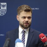 23.09.2022. Kielce. Konferencja poświęcona bezpłatnemu programowi profilaktycznego „Twój świadomy wybór”. Na zdjęciu: dr Jakub Spałek - Klinika Otolaryngologii Chirurgii Głowy i Szyi ŚCO / Fot. Wiktor Taszłow - Radio Kielce