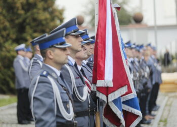 23.09.2022. Kielce. Uroczystość odsłonięcia tablicy upamiętniającej policjantów / Fot. Wiktor Taszłow - Radio Kielce