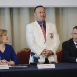 23.09.2022. Kielce. Konferencja przed VII Mistrzostwami Świata Karate w Kategoriach Wagowych. Na zdjęciu (od lewej): Anna Krupka - wiceminister sportu i turystyki, Kenji Midori - prezes Światowej Federacji Karate, Remigiusz Karpiński - prezes Polskiej Federacji Karate Shinkyokushinkai / Fot. Wiktor Taszłow - Radio Kielce
