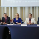 23.09.2022. Kielce. Konferencja przed VII Mistrzostwami Świata Karate w Kategoriach Wagowych. Na zdjęciu (od lewej): Andrzej Bętkowski - marszałek województwa świętokrzyskiego, Zbigniew Koniusz - wojewoda świętokrzyski, Anna Krupka - wiceminister sportu i turystyki, Kenji Midori - prezes Światowej Federacji Karate, Remigiusz Karpiński - prezes Polskiej Federacji Karate Shinkyokushinkai / Fot. Wiktor Taszłow - Radio Kielce