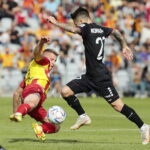 04.09.2022. Kielce. Mecz Korona Kielce - Pogoń Szczecin. Na zdjęciu (z lewej): Jacek Podgórski / fot. Wiktor Taszłow - Radio Kielce