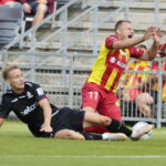 04.09.2022. Kielce. Mecz Korona Kielce - Pogoń Szczecin. Na zdjęciu (z prawej): Łukasz Sierpina / fot. Wiktor Taszłow - Radio Kielce
