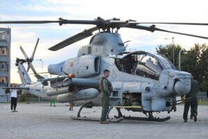 08.09.2022. Kielce. 30. Międzynarodowy Salon Przemysłu Obronnego. Śmigłowiec szturmowy Bell AH-1Z Viper / Fot. Wiktor Taszłow - Radio Kielce