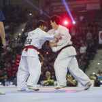 24.09.2022. Kielce. Mistrzostwa Świata Karate w Kategoriach Wagowych. Na zdjęciu: Yuna Mokudai - Japonia, Anna Bojda - Polska / Fot. Wiktor Taszłow - Radio Kielce