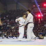 24.09.2022. Kielce. Mistrzostwa Świata Karate w Kategoriach Wagowych. Na zdjęciu: Yuna Mokudai - Japonia, Anna Bojda - Polska / Fot. Wiktor Taszłow - Radio Kielce