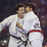 24.09.2022. Kielce. Mistrzostwa Świata Karate w Kategoriach Wagowych. Na zdjęciu: Yuna Mokudai - Japonia, Anna Bojda - Polska / Fot. Wiktor Taszłow - Radio Kielce