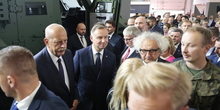 05.09.2022. Kielce. Prezydent Andrzej Duda i minister obrony narodowej Mariusz Błaszczak wizytują 30. Międzynarodowy Salon Przemysłu Obronnego / Fot. Wiktor Taszłow - Radio Kielce