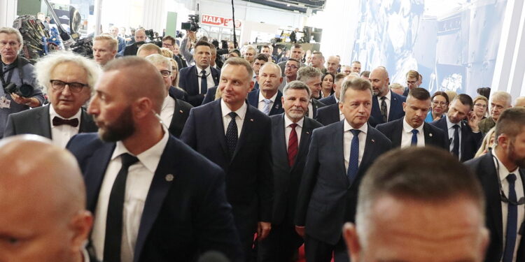 05.09.2022. Kielce. Prezydent Andrzej Duda i minister obrony narodowej Mariusz Błaszczak wizytują 30. Międzynarodowy Salon Przemysłu Obronnego / Fot. Wiktor Taszłow - Radio Kielce