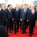 05.09.2022. Kielce. Prezydent Andrzej Duda i minister obrony narodowej Mariusz Błaszczak wizytują 30. Międzynarodowy Salon Przemysłu Obronnego / Fot. Wiktor Taszłow - Radio Kielce