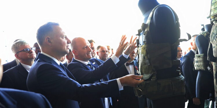 05.09.2022. Kielce. Prezydent Andrzej Duda i minister obrony narodowej Mariusz Błaszczak wizytują 30. Międzynarodowy Salon Przemysłu Obronnego / Fot. Wiktor Taszłow - Radio Kielce