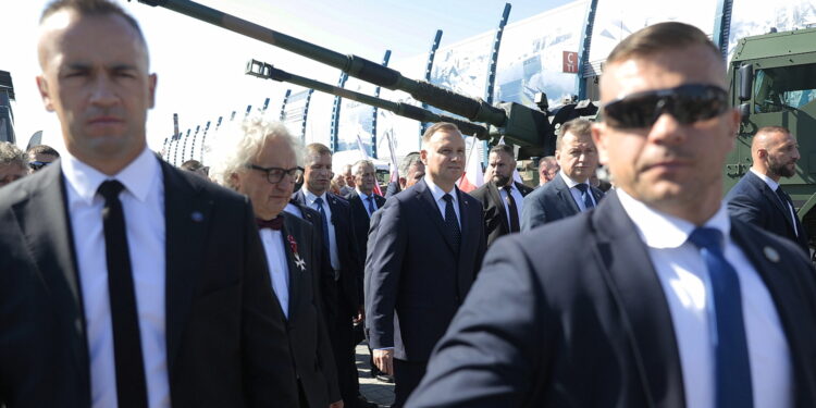 05.09.2022. Kielce. Prezydent Andrzej Duda i minister obrony narodowej Mariusz Błaszczak wizytują 30. Międzynarodowy Salon Przemysłu Obronnego / Fot. Wiktor Taszłow - Radio Kielce