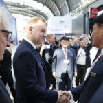 05.09.2022. Kielce. Prezydent Andrzej Duda i minister obrony narodowej Mariusz Błaszczak wizytują 30. Międzynarodowy Salon Przemysłu Obronnego / Fot. Wiktor Taszłow - Radio Kielce